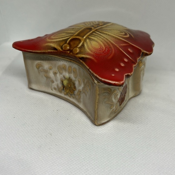 Butterfly ceramic trinket box 3” long 1” deep - Picture 9 of 11